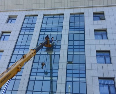 鄭州高空外墻清洗專業(yè)公司選擇指南與市場行情解析