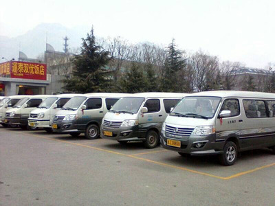泰安榮泰汽車服務 專業酒店接送用車解決方案，價格透明服務優